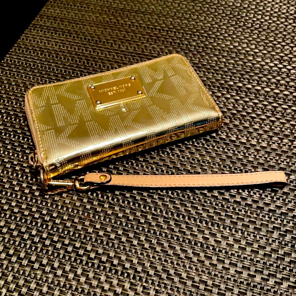 Authentic MK Wallet.